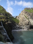 SX07497 Birdge between headland and Tintagel Island.jpg